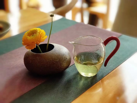 茶香蕴自然，养生之道探幽